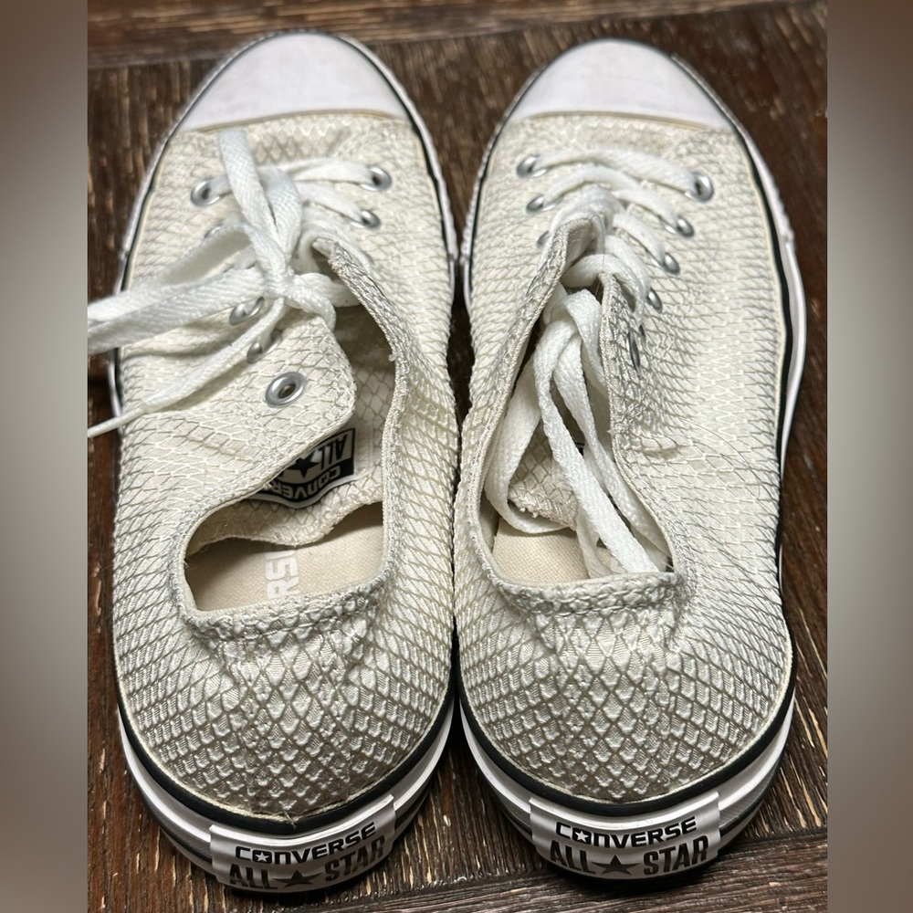 Converse shoes. Size 10. Color: off white.